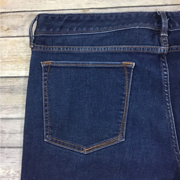 Banana Republic Women's Boot Cut Dark Wash Denim - Picture 5 of 6